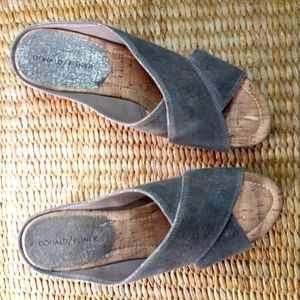 Donald  Pliner Dacota 9 M sandal wedge platform sz. 9